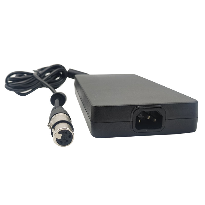 Was sind die häufigen Probleme und Lösungen des Machtadapters?